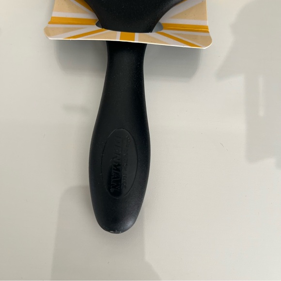 NWT Denman D38 the power paddle brush - Picture 5 of 8